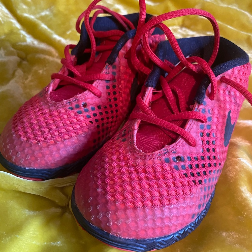 Toddler RED  Kyrie 8c